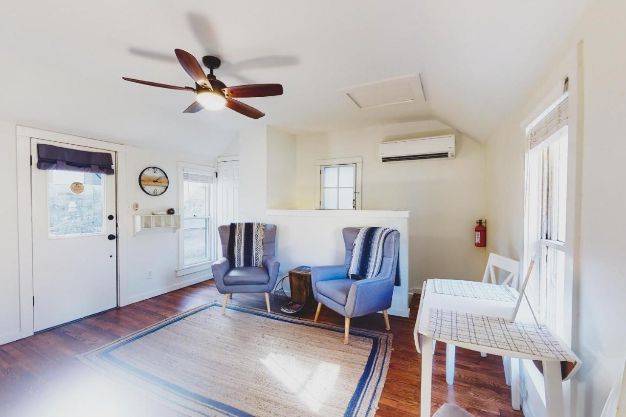 The Pink House On Main - Upper Apartment ยูเรกาสปริงส์ ภายนอก รูปภาพ